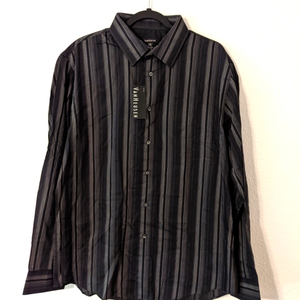 Van Heusen button up dress shirt - men's